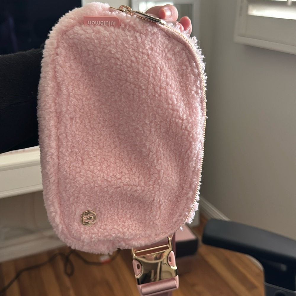 Lululemon Everywhere Belt Bag 1L Fleece Pink Mist/Gold